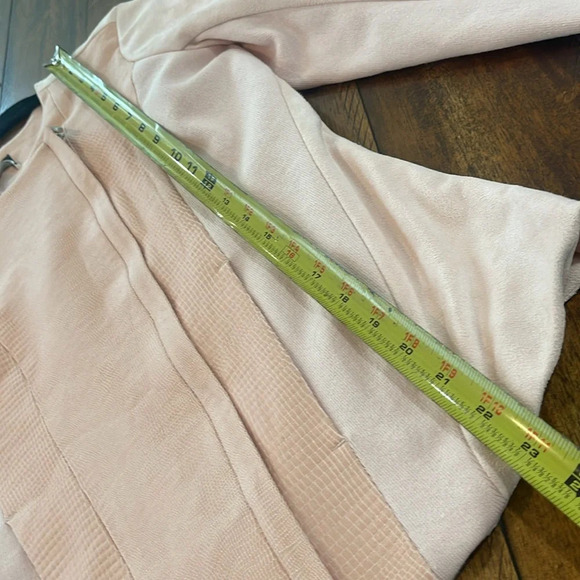 H by Halston Women's Size 6 pink 
Long Sleeve Zip Up lined Blazer with flaw - Picture 12 of 15